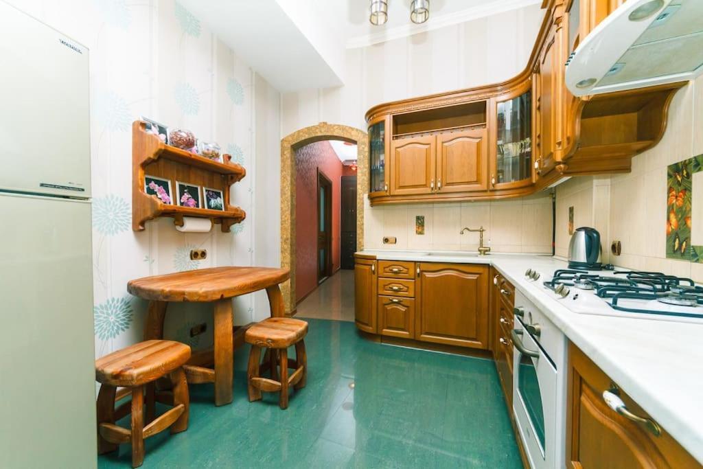 Apartment With View On Inpedendence Square Khreshchatyk Kijów Zewnętrze zdjęcie
